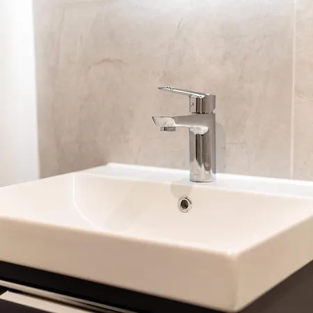 Contemporary 2bed Near Etihad