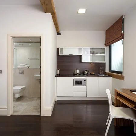 Roomzzz 4* Manchester