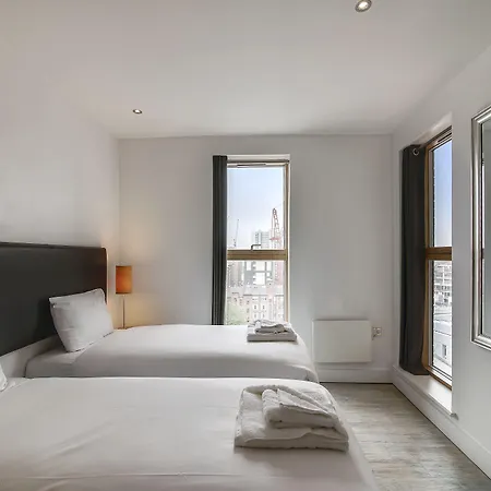 By Marriott Piccadilly ホテル 4*