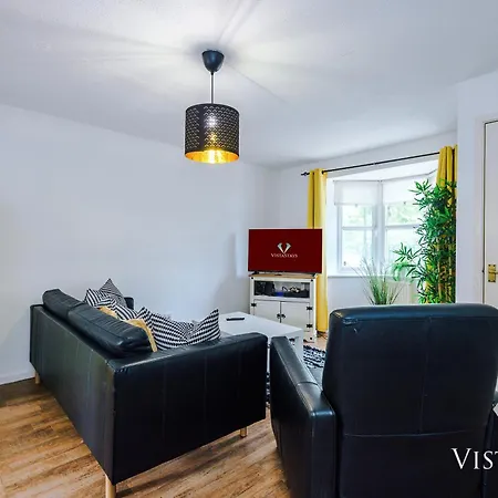 Cosy 3bdr House By Vista Short Lets & Serviced With Ps4 And Parking *