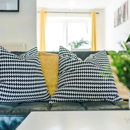 Cosy 3bdr House By Vista Short Lets & Serviced With Ps4 And Parking *