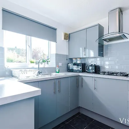Cosy 3bdr House By Vista Short Lets & Serviced With Ps4 And Parking マンチェスター
