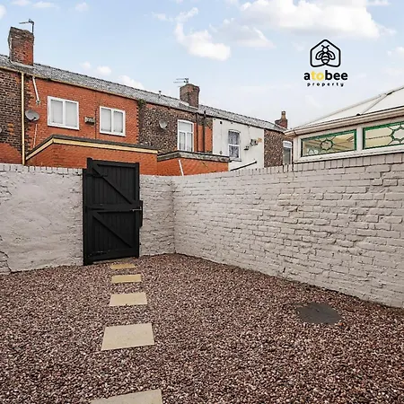 2 Bed Near Etihad & Centre On A Quiet Street With Free Parking Nyaraló