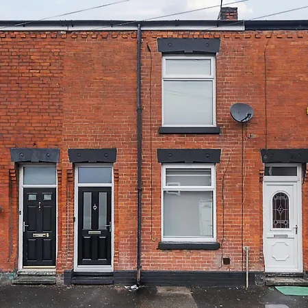 2 Bed Near Etihad & Centre On A Quiet Street With Free Parking * Manchester