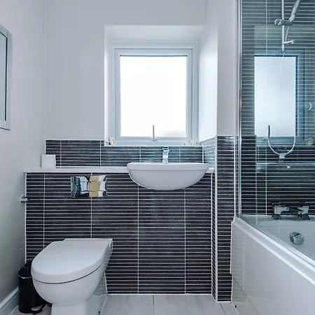 Large Townhouse By The Etihad & Coop Live Arena With Free Parking