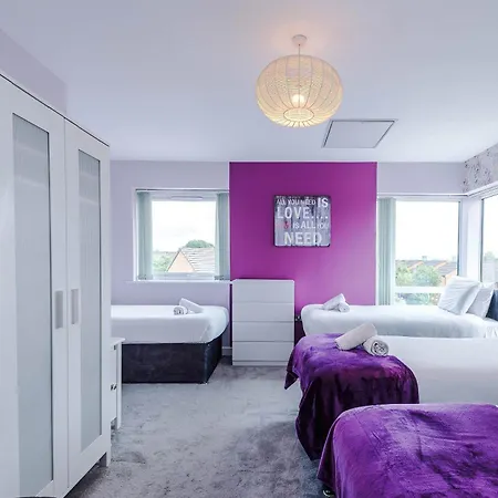 Large Townhouse By The Etihad & Coop Live Arena With Free Parking Casa vacanze Manchester