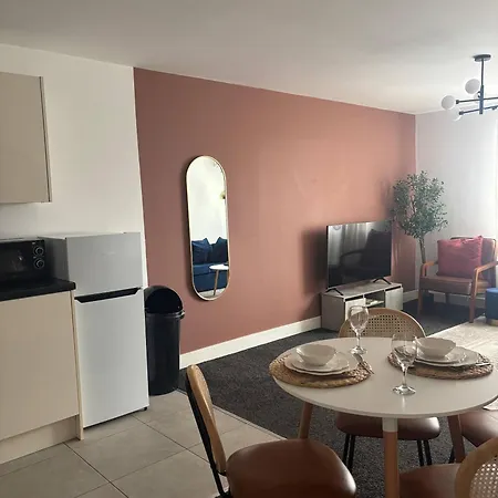 Stylish 2 Beds W/ Free Parking Near Old Trafford * Manchester