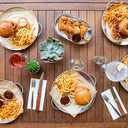 - Centre By Ihg מלון 4*