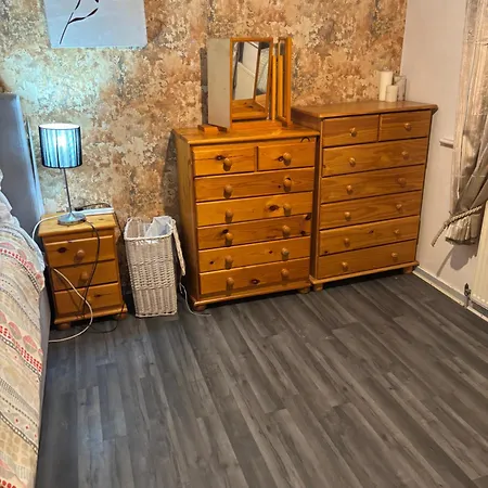 Female&family Single, Double And King Size With Shared Bathroom * Манчестер