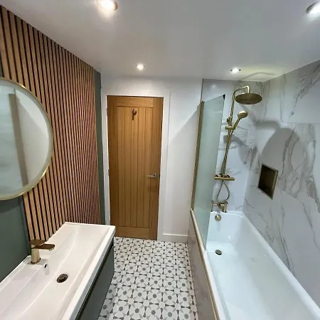 アパート 4-bed Family Or Group In Glossop
