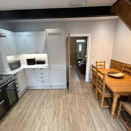 アパート 4-bed Family Or Group In Glossop