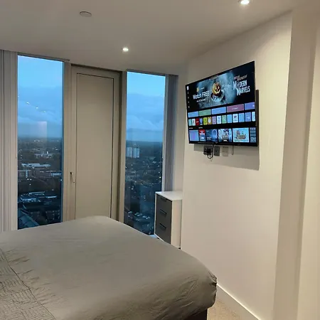 Modern 2 Bed Penthouse With Stunning Views In Center アパート *