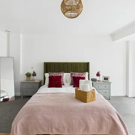 Wild Roses Serviced - Arndale *