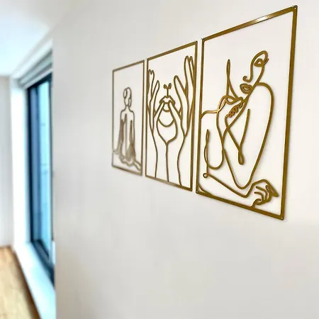 شقة Lux Stylish 2 Bed High Rise With Parking And Balcony *