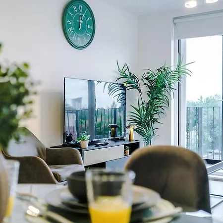 Centre, Salford Luxury *