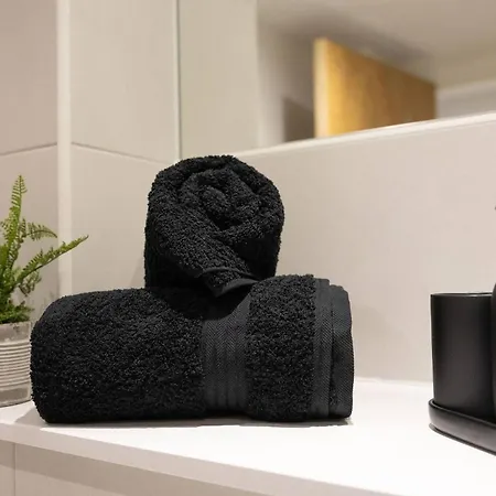 Spacious - - Piccadilly - Local Attractions - Parking Apartamento