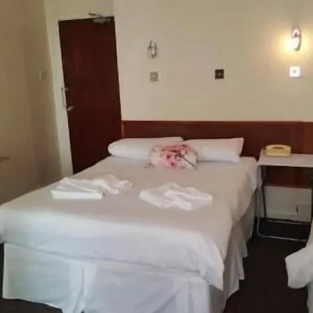 The Fallowfield Hotel 2*