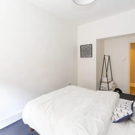 Cozy 2 Bedroom In Quiet M16 Area Prefect For Friends Or Couples Manchester