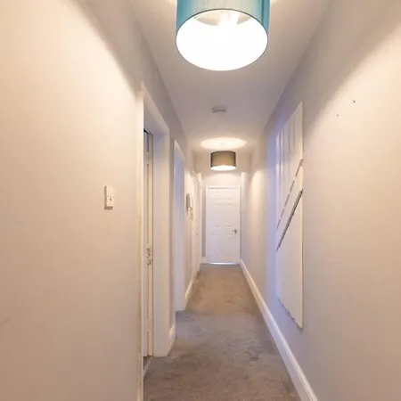 Cozy 2 Bedroom In Quiet M16 Area Prefect For Friends Or Couples Apartment