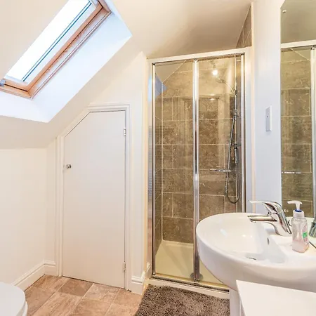 Σπίτι διακοπών Modern 4 Bed House Perfect For Contractors With Free Parking *
