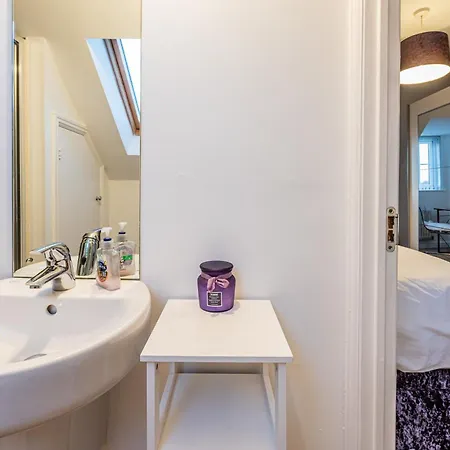 Modern 4 Bed House Perfect For Contractors With Free Parking Μάντσεστερ