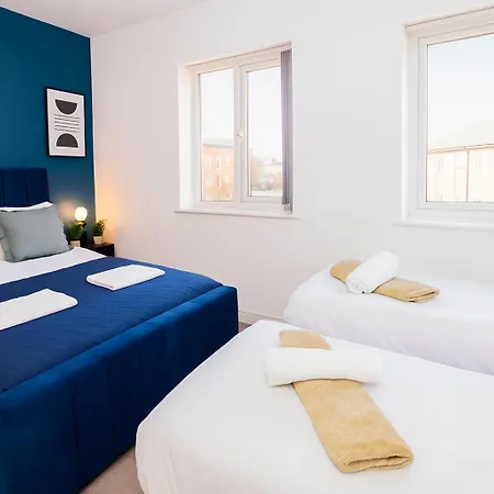 Townhouse Sleeps 14 - Free Parking Ferienhaus