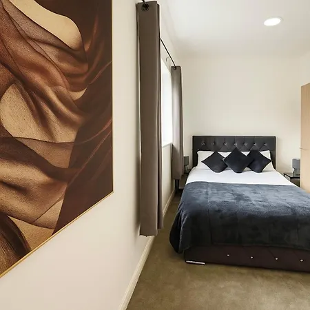 Ferienhaus Modern 3-bed Townhouse Centre Free Parking *