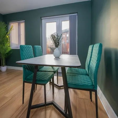 Townhouse Sleeps 14 - Free Parking Ferienhaus Manchester