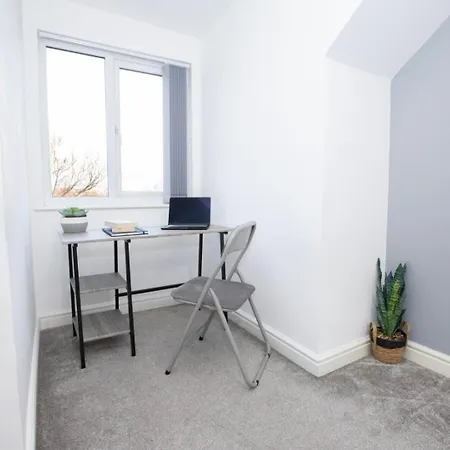 Townhouse Sleeps 14 - Free Parking Ferienhaus