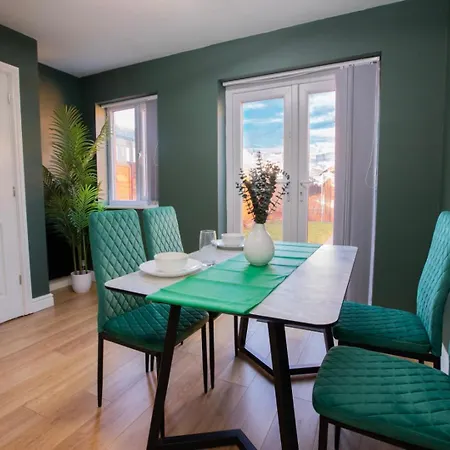 Townhouse Sleeps 14 - Free Parking Manchester