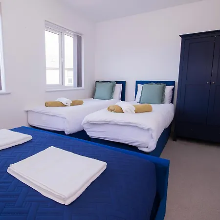 Townhouse Sleeps 14 - Free Parking * Manchester