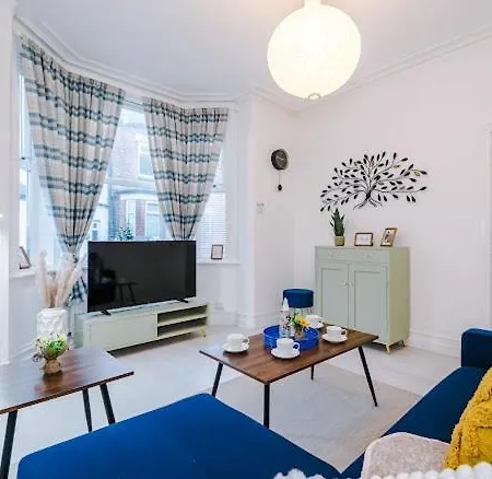 Sleep7, Pool Table, Ttennis, Free Parking, 3br Apartamento Mánchester