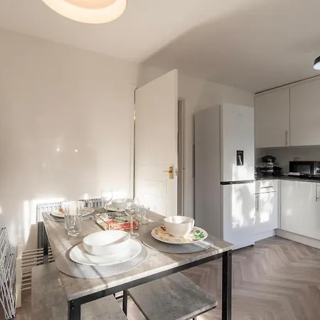 Cosy 2 Bedroom - 8 Mins From Centre - Free Parking - 4gc * Mánchester