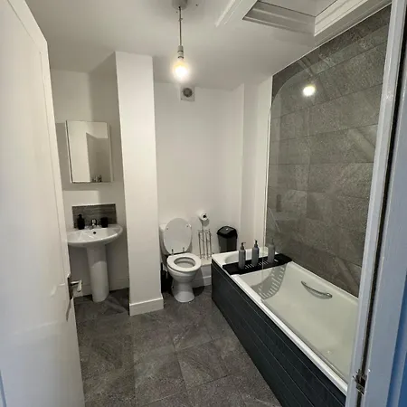Salford Quays Modern 2br * Manchester
