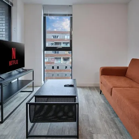 Joyful Group - Warm 2 Bed Ensuite Near Centre And Old Trafford Apartmán *