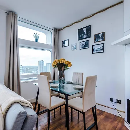 2br Heights Sleeps 7 Parking & Wifi Appartement Manchester