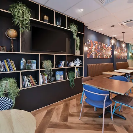 Travelodge Upper Brooks Street Hotel 3*