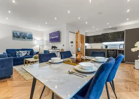 Luxury 7 Mins Walk To Salford - Pass The Keys