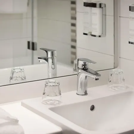 Ξενοδοχείο Leonardo Piccadilly 4*