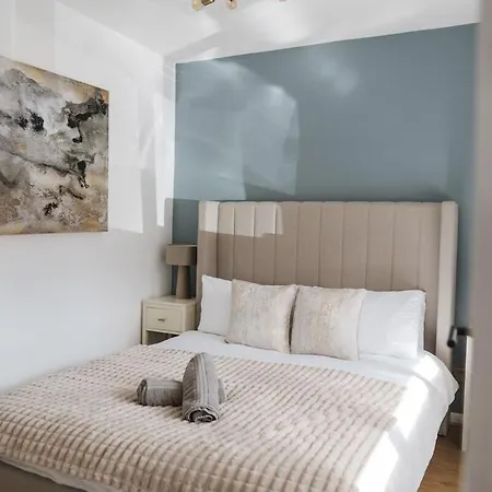 3br House By Mystayuk Short Lets & Serviced With Free Wifi & Free Parking *