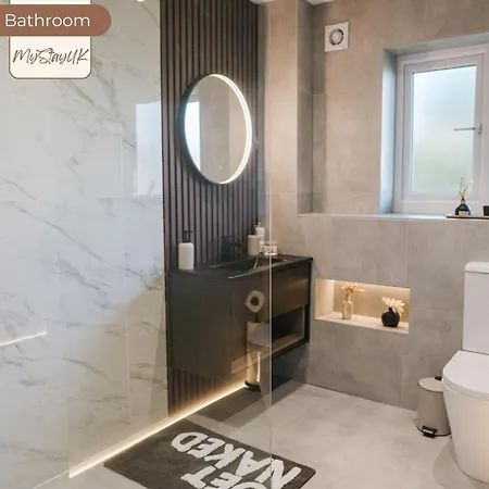 3br House By Mystayuk Short Lets & Serviced With Free Wifi & Free Parking בית נופש