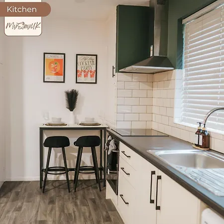 3br House By Mystayuk Short Lets & Serviced With Free Wifi & Free Parking * מנצ'סטר