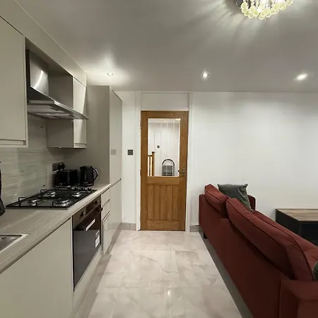 Modern & Bright 3br Near Ctr! 度假居 *