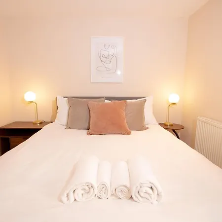 Cosy 4br House, West Didsbury, Bars And Restaurants Close By, Free Parking, Sleeps 8 Сasa de vacaciones