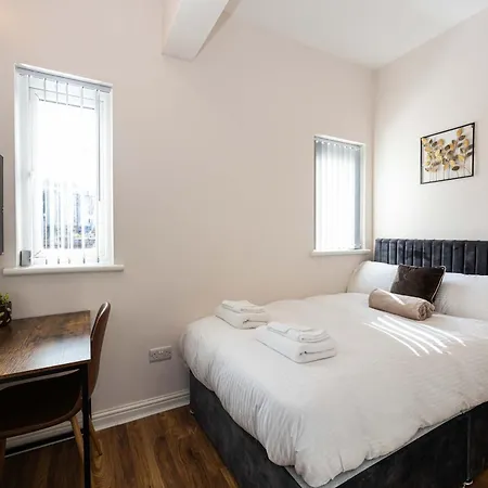 Holiday home The Groves House- 4 En-suite Beds, Close To Hospital & Mcr Uni Manchester