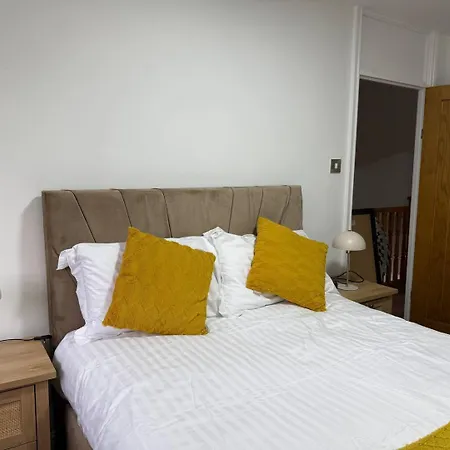 Modern & Bright 3br Near Ctr! 度假居