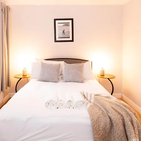 Сasa de vacaciones Cosy 4br House, West Didsbury, Bars And Restaurants Close By, Free Parking, Sleeps 8