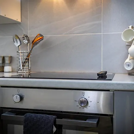 Bright 2br With Free Parking