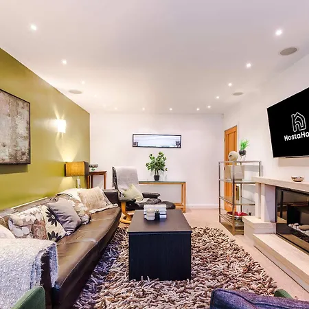 Ferienhaus 4 Bed House - Sleeps 8 - Free Parking - Manchester