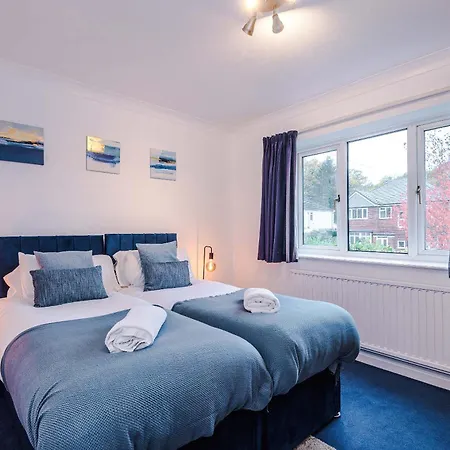 Ferienhaus 4 Bed House - Sleeps 8 - Free Parking - Manchester